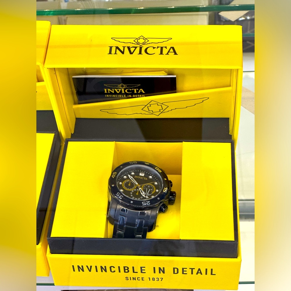 invites black bracelet